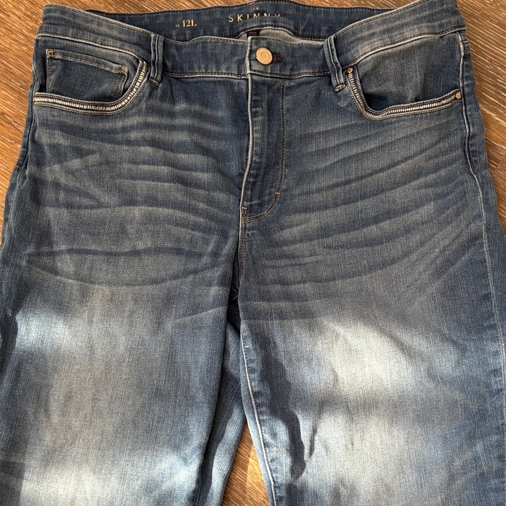 White House Black Market Distressed Blue relaxed Jeans 12L - Picture 2 of 13